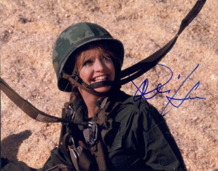 Goldie Hawn autograph