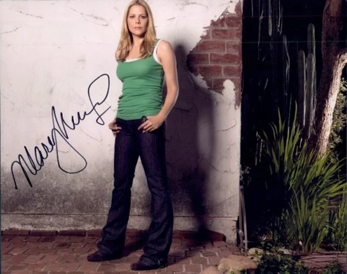 Mary McCormack autograph
