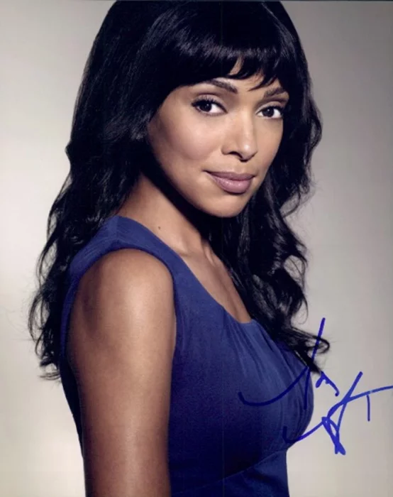 Tamara Taylor autograph
