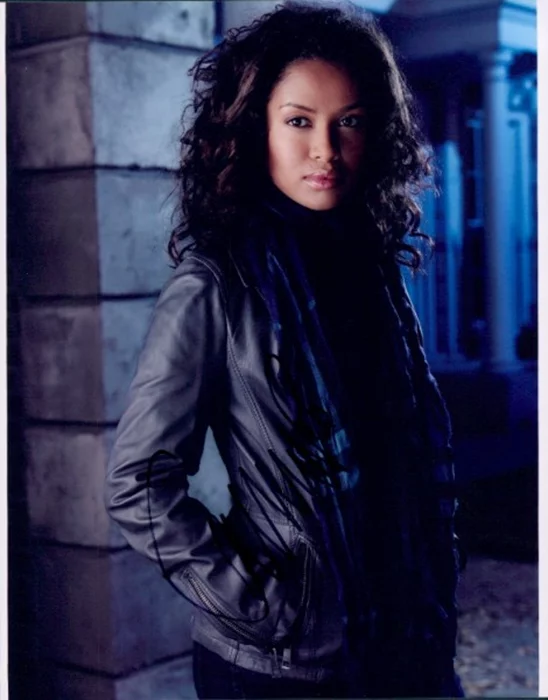 Gugu Mbatha-Raw autograph