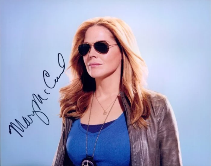Mary McCormack autograph