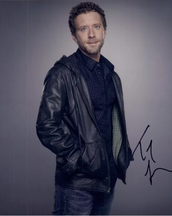 T.J. Thyne autograph