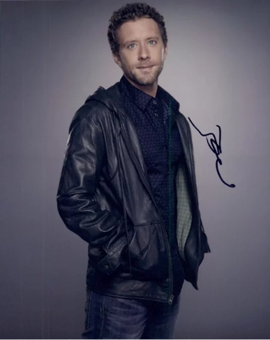 T.J. Thyne autograph