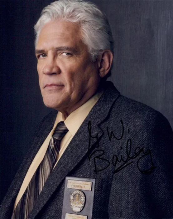 G.W. Bailey autograph