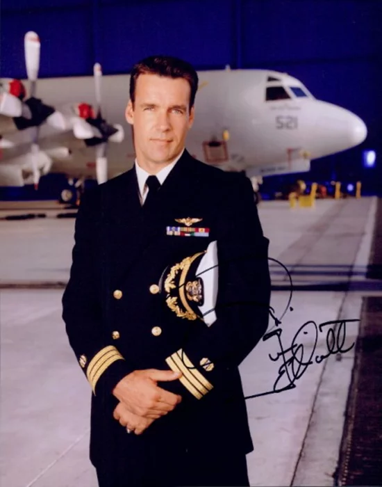 David James Elliott autograph