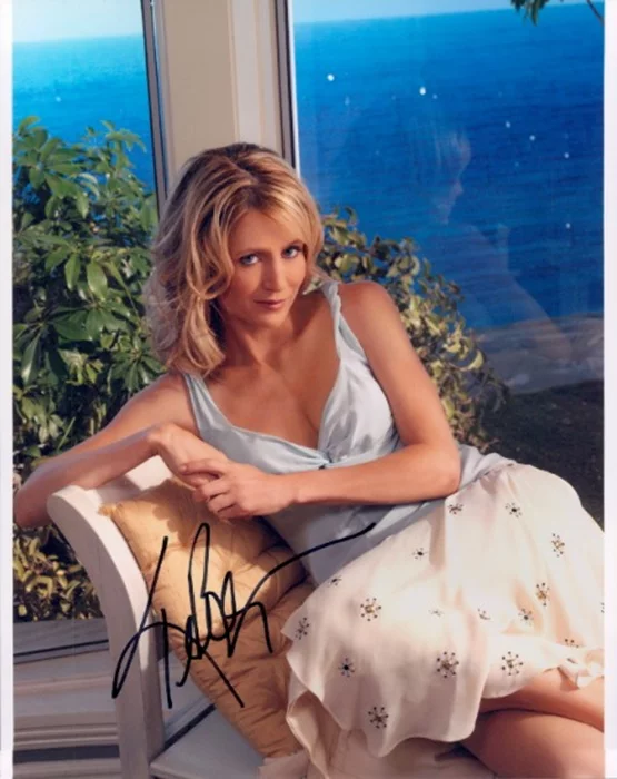 Kelly Rowan autograph