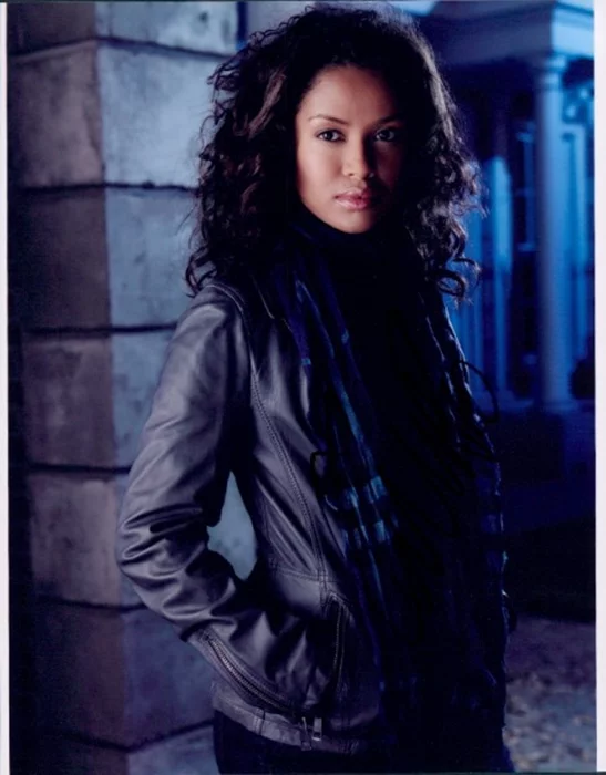 Gugu Mbatha-Raw autograph