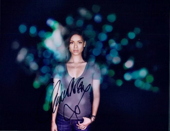 Gugu Mbatha-Raw autograph