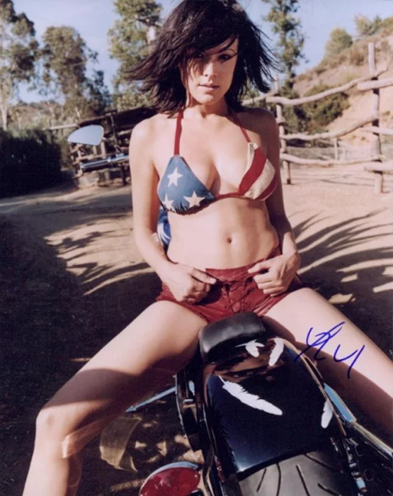 Liz Vassey autograph