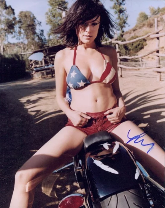 Liz Vassey autograph
