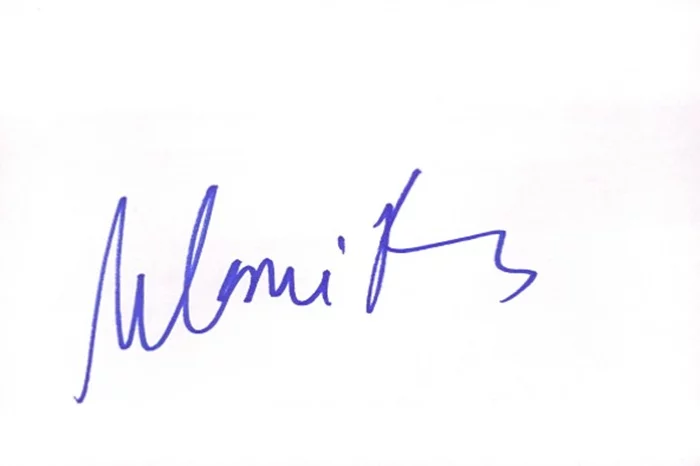 Melonie Diaz autograph