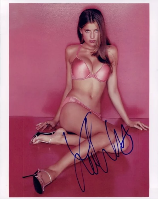 Laetitia Casta autograph