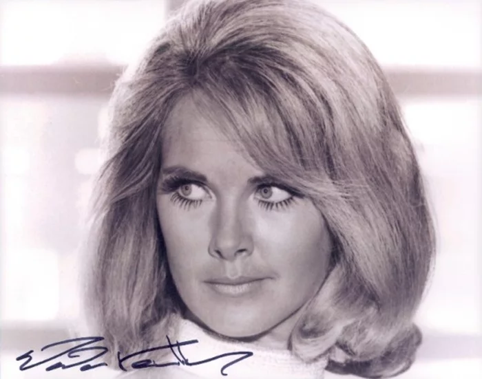 Wanda Ventham autograph