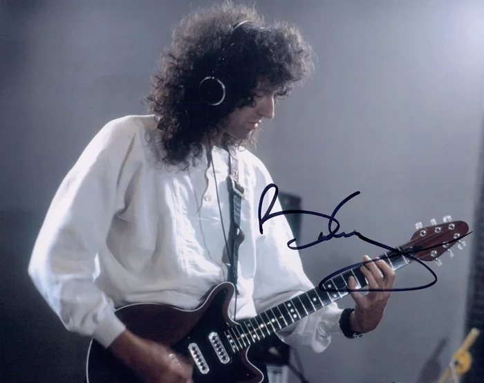 Brian May autograph