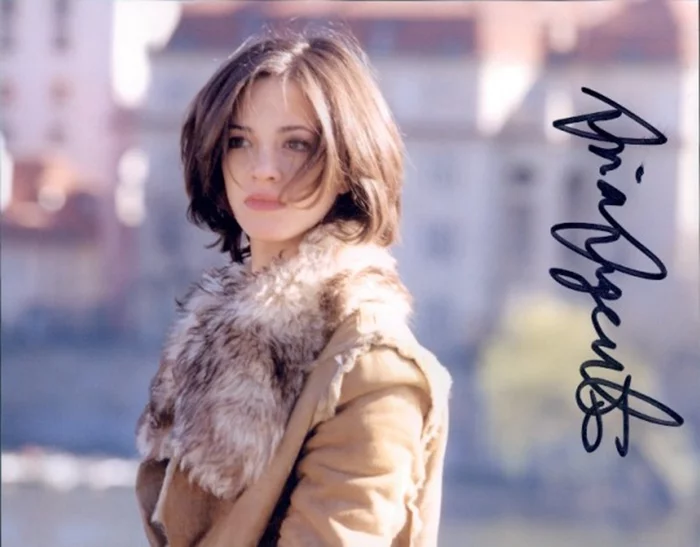 Asia Argento autograph