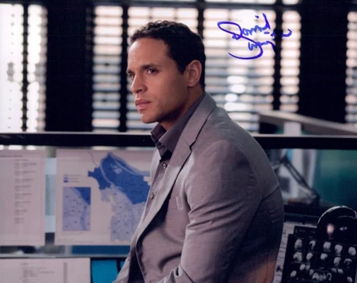 Daniel Sunjata autograph