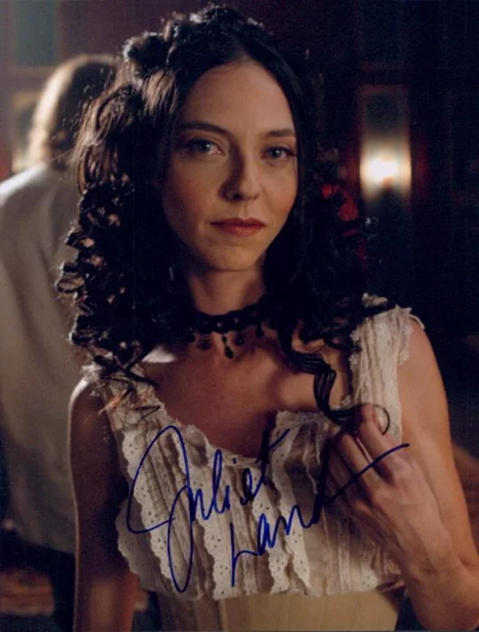 Juliet Landau autograph