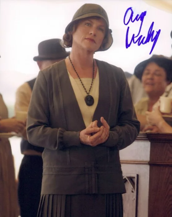 Amy Madigan autograph