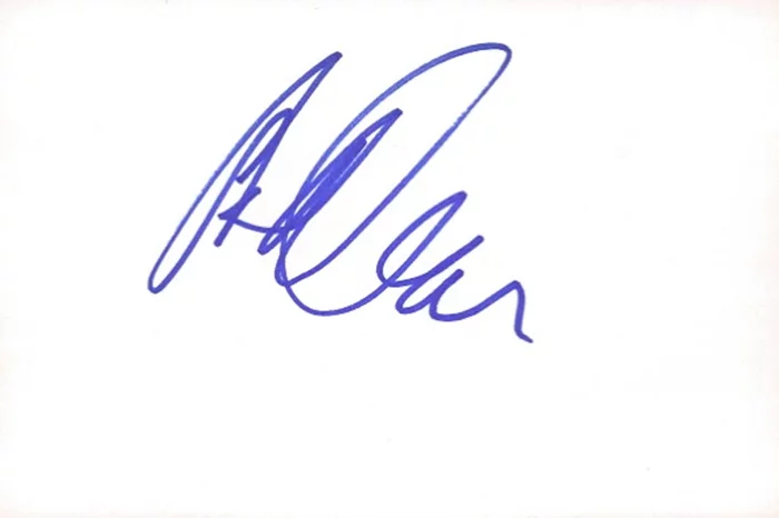 Ashton Holmes autograph