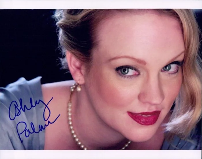 Ashley Palmer autograph