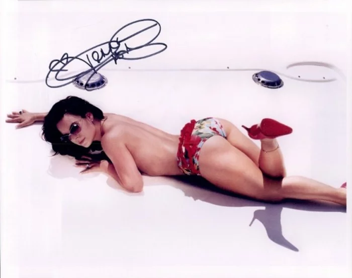 Jenna Von Oy autograph