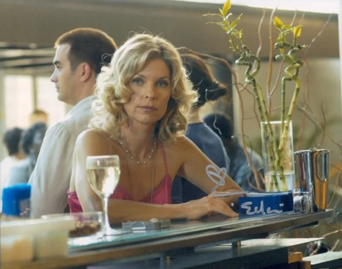 Kate Vernon autograph