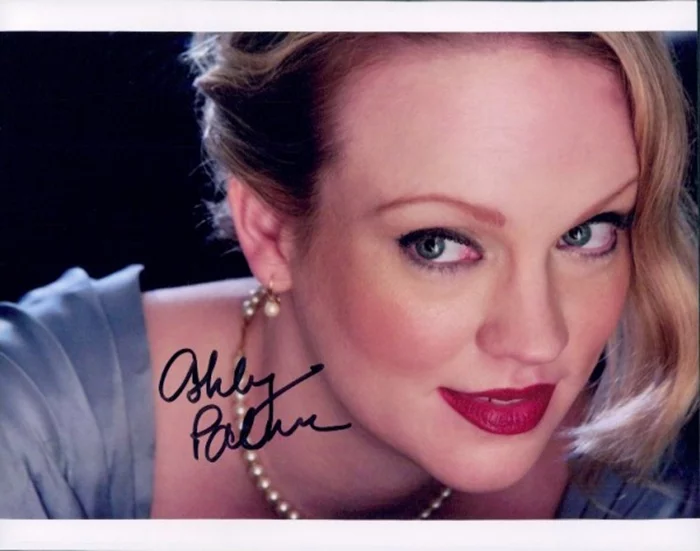 Ashley Palmer autograph