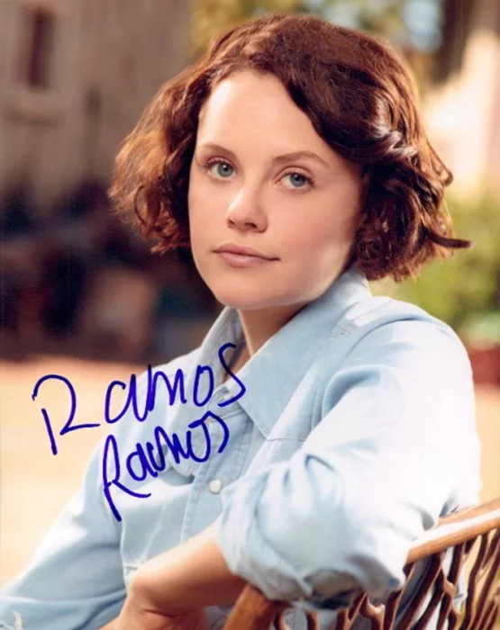 Sarah Ramos autograph