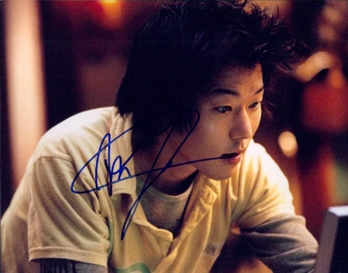 Aaron Yoo autograph