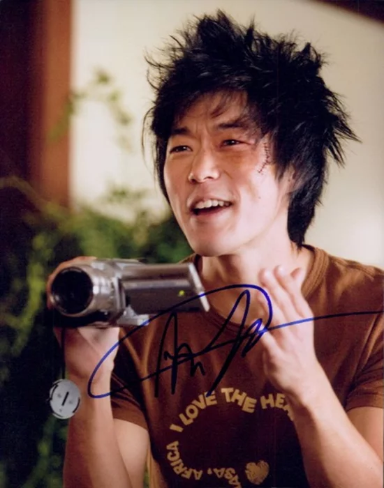 Aaron Yoo autograph