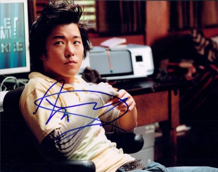 Aaron Yoo autograph
