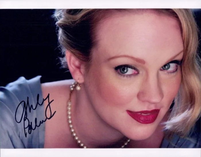 Ashley Palmer autograph