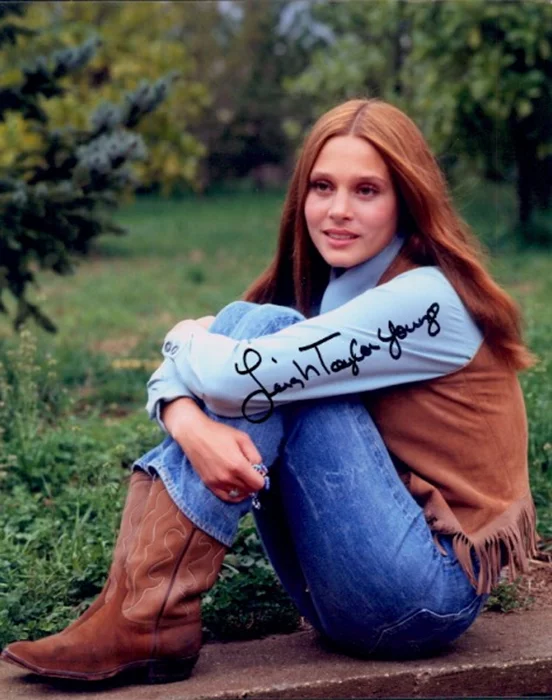 Leigh Taylor Young autograph
