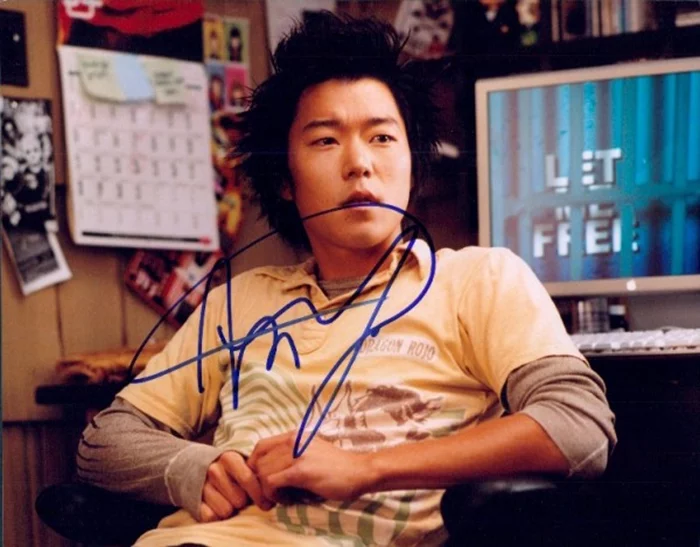 Aaron Yoo autograph