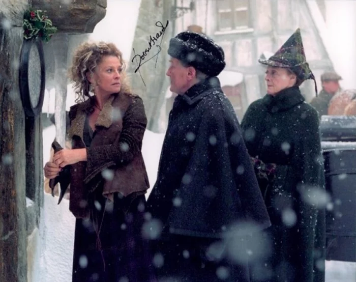 Robert Hardy autograph