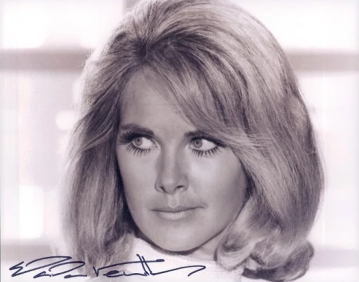 Wanda Ventham autograph