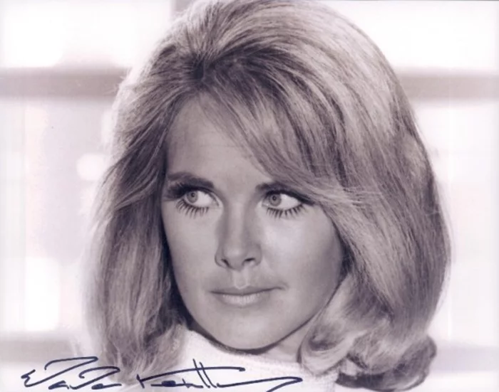 Wanda Ventham autograph