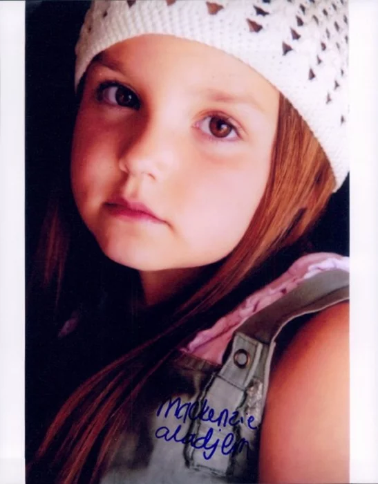 Mackenzie Aladjem autograph