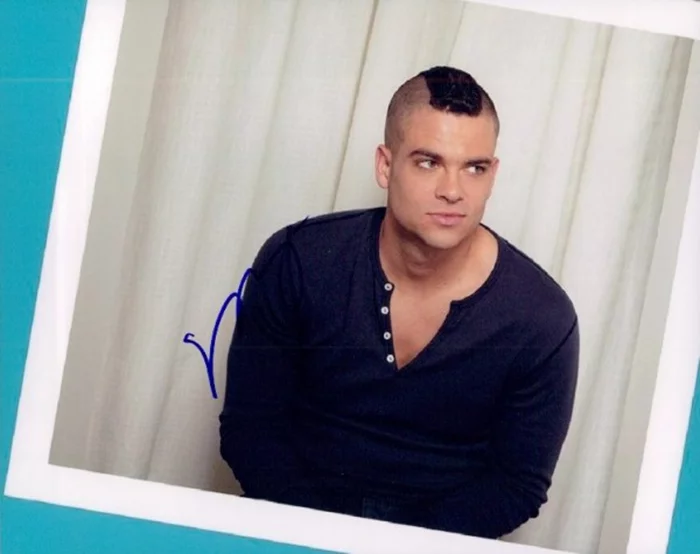 Mark Salling autograph