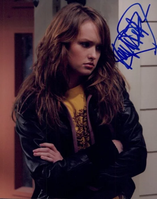 Kaylee DeFer autograph