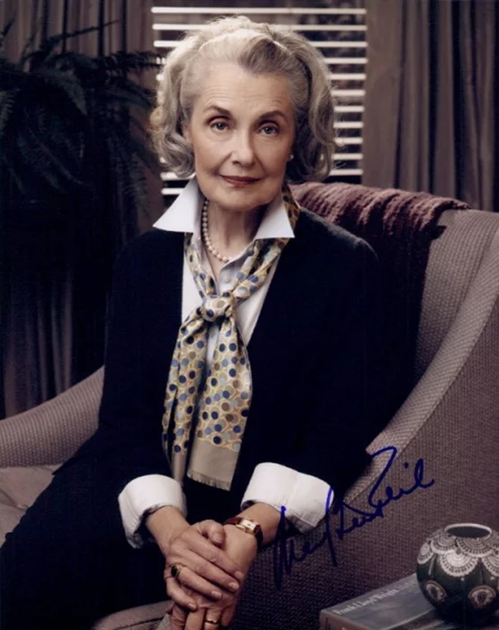 Mary Beth Peil autograph