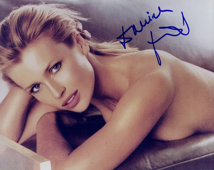 Daniela Pestova autograph
