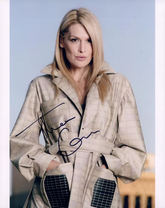 Thea Gill autograph