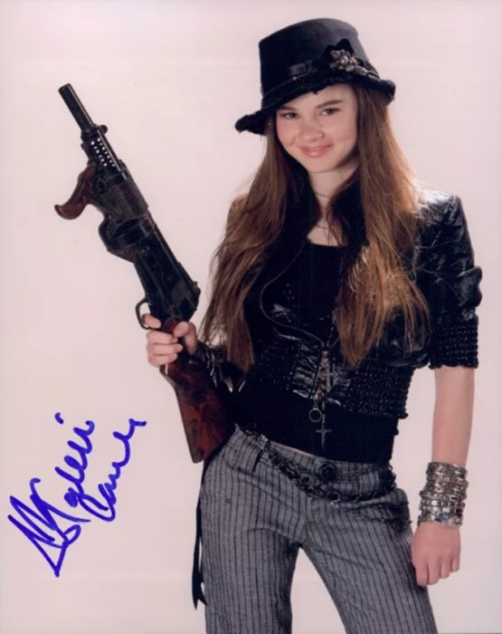 Madeline Carroll autograph