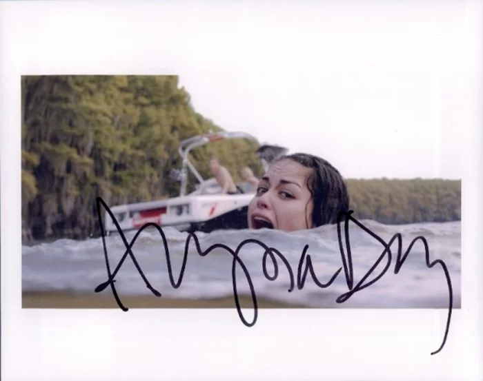 Alyssa Diaz autograph