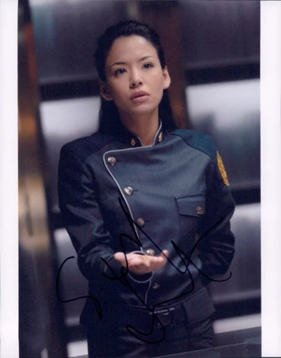 Stephanie Jacobsen autograph