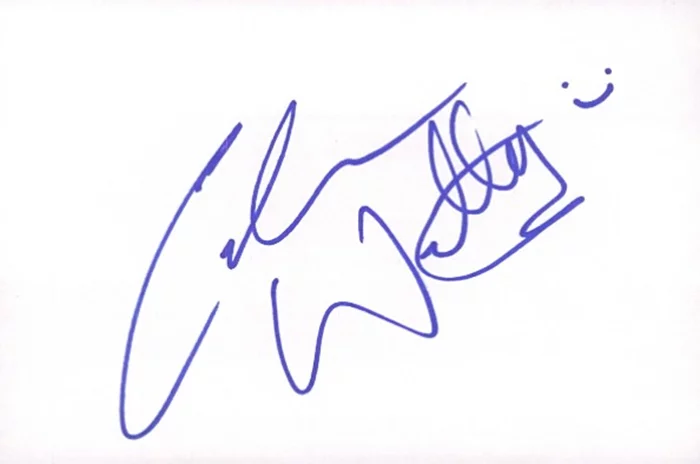Calum Worthy autograph