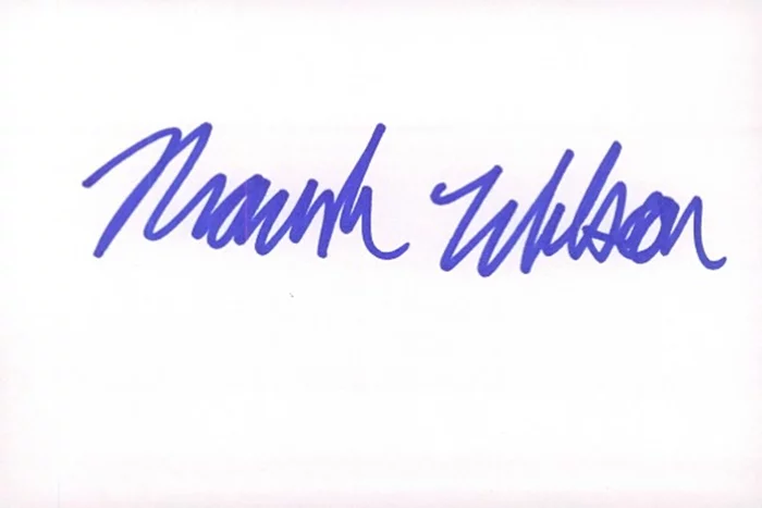 Niamh Wilson autograph