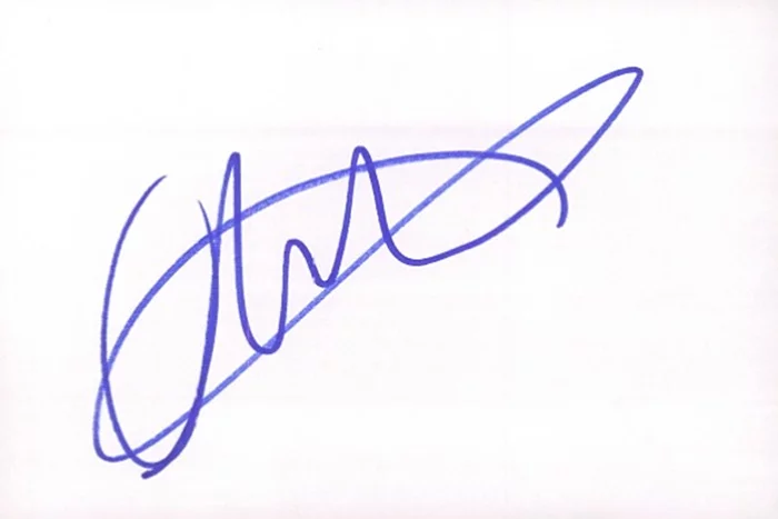 Luke  Evans autograph
