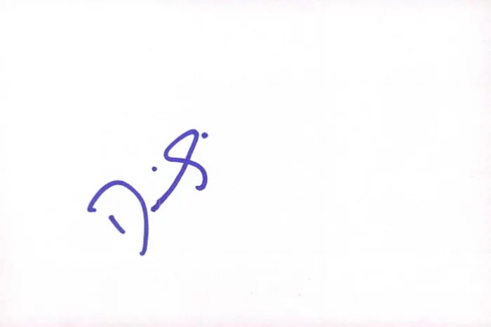 Daveigh Chase autograph